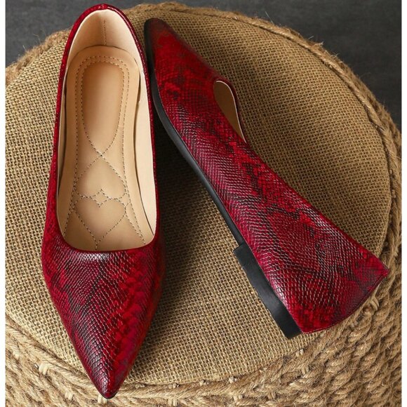 Red snakeskin print point toe flats - Picture 4 of 6